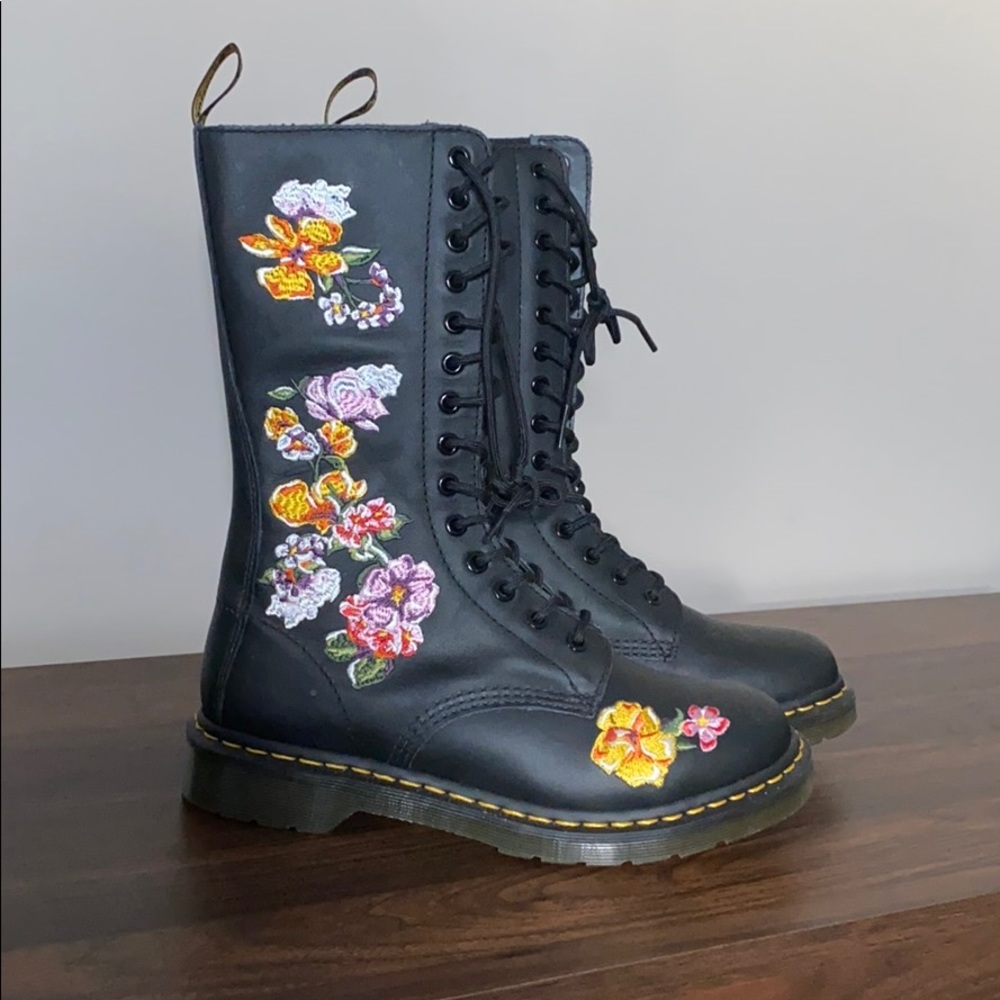 The 1914 Vonda II Boot - Floral Embroidered